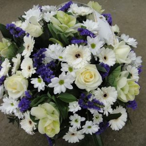 Coussin blanc et violet