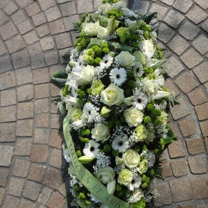 Dessus de cerceuil blanc vert